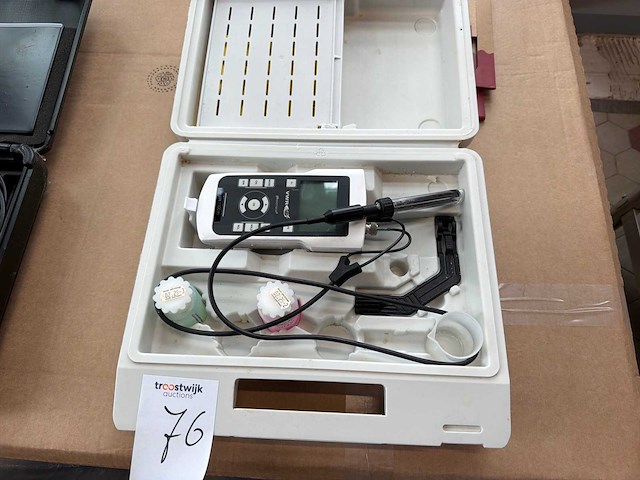 Vwr ph 1100 h draagbare ph-meter met sonde en koffer - afbeelding 1 van  4