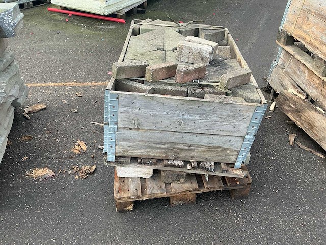 Waaltjes en klinkers en opsluitbandjes - afbeelding 14 van  16