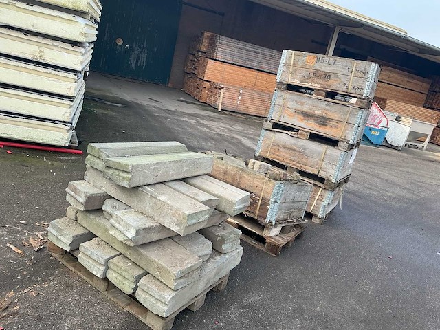 Waaltjes en klinkers en opsluitbandjes - afbeelding 1 van  16