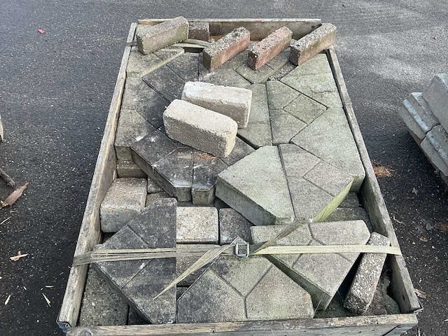 Waaltjes en klinkers en opsluitbandjes - afbeelding 10 van  16