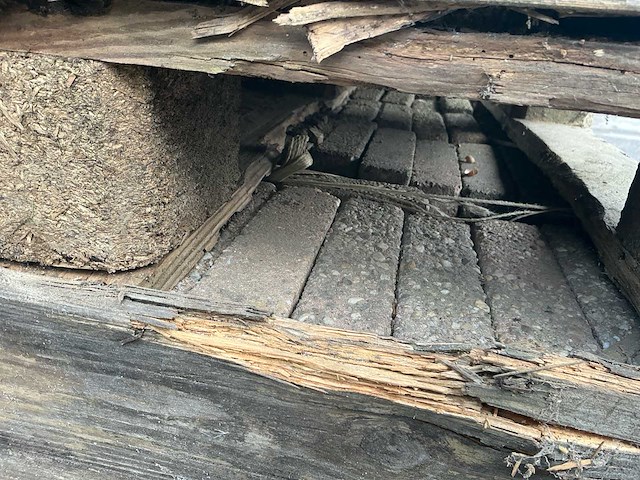 Waaltjes en klinkers en opsluitbandjes - afbeelding 12 van  16