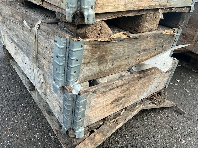 Waaltjes en klinkers en opsluitbandjes - afbeelding 2 van  16