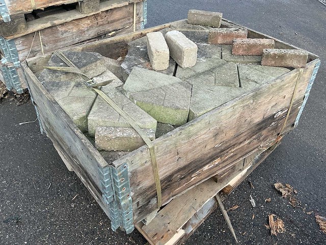 Waaltjes en klinkers en opsluitbandjes - afbeelding 11 van  16