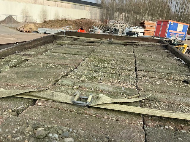 Waaltjes en klinkers en opsluitbandjes - afbeelding 13 van  16