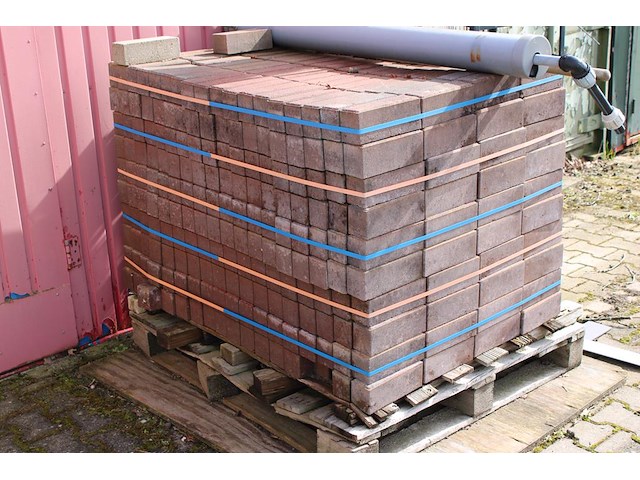 Waaltjes op drie pallets circa 23 meter. - afbeelding 1 van  3