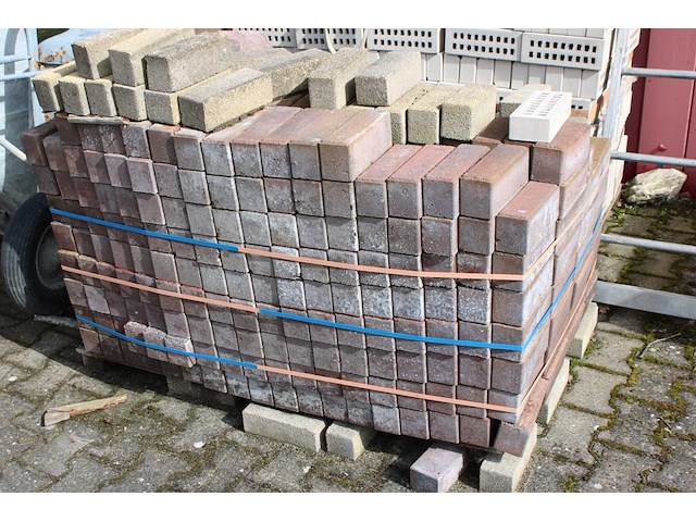 Waaltjes op drie pallets circa 23 meter. - afbeelding 2 van  3