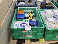Waarschuwingsborden en stickers in kunststof krat. - afbeelding 1 van  3