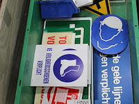 Waarschuwingsborden en stickers in kunststof krat. - afbeelding 3 van  3