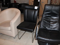 Wachtkamer stoel met kunstlederen bekleding. - afbeelding 1 van  2