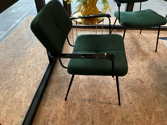 Wachtkamermeubilair - 2x satelliet stoel + bijzettafel - afbeelding 1 van  5