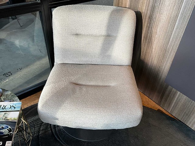 Wachtkamermeubilair - fauteuil label 51 + bijzettafel en vloerkleed - afbeelding 2 van  5