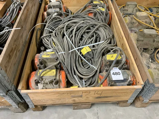 Wacker ar 54, 42v externe trilmotor (8x) - afbeelding 1 van  5