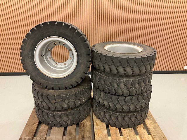 Wacker neuson ew65 mobiele graafmachine wielenset - afbeelding 2 van  6