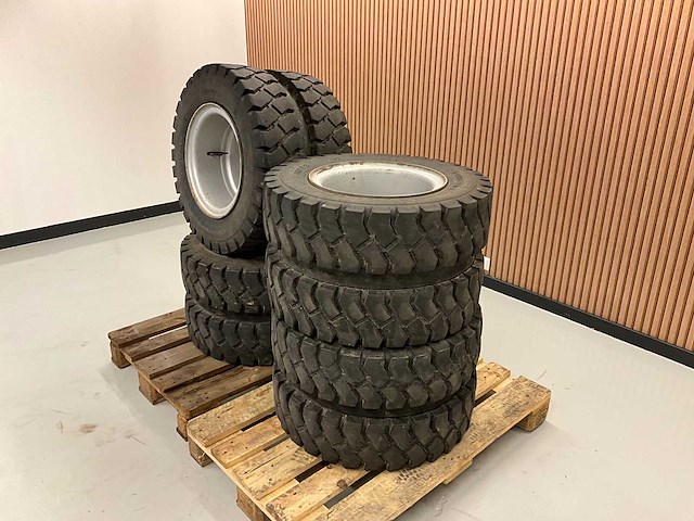 Wacker neuson ew65 mobiele graafmachine wielenset - afbeelding 3 van  6