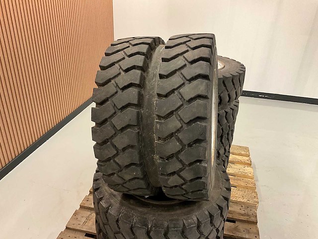 Wacker neuson ew65 mobiele graafmachine wielenset - afbeelding 6 van  6