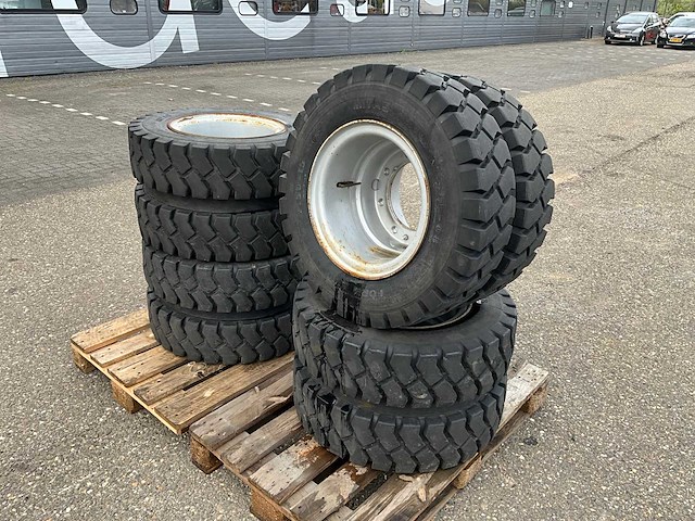 Wacker neuson ew65 mobiele graafmachine wielenset - afbeelding 1 van  10