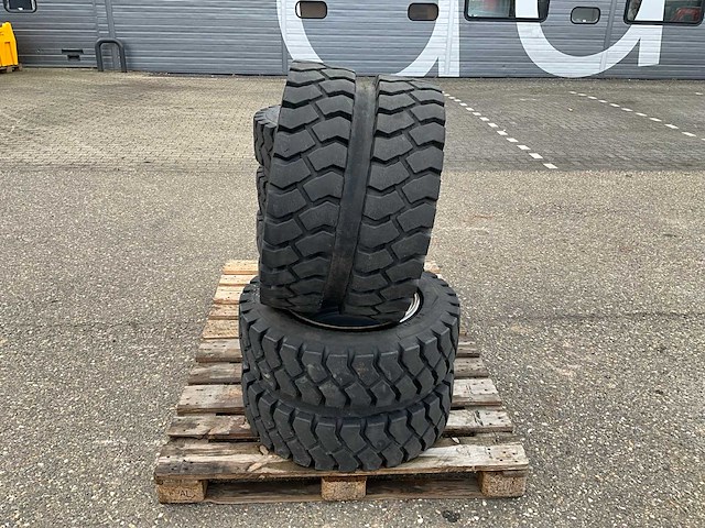 Wacker neuson ew65 mobiele graafmachine wielenset - afbeelding 3 van  10