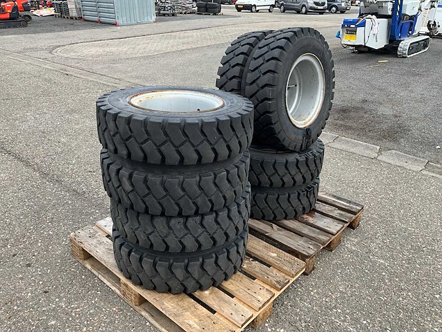 Wacker neuson ew65 mobiele graafmachine wielenset - afbeelding 8 van  10