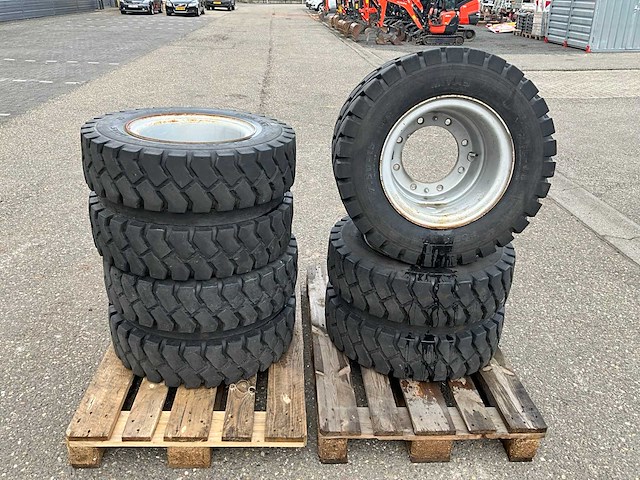 Wacker neuson ew65 mobiele graafmachine wielenset - afbeelding 9 van  10