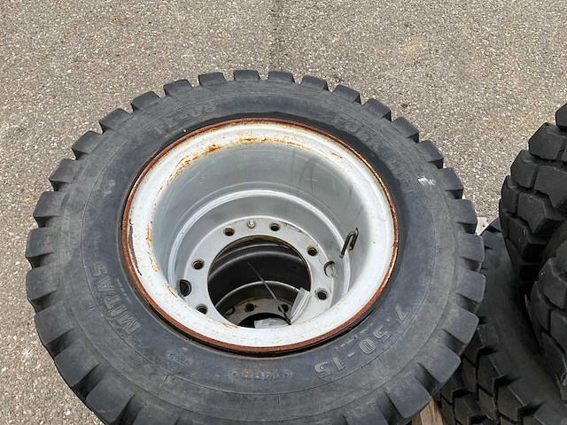 Wacker neuson ew65 mobiele graafmachine wielenset - afbeelding 10 van  10