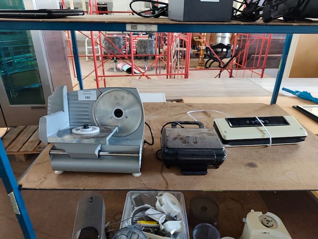 Wafelijzer, kleine vleesmachine , vacuummachine silvercrest (15,16,18) - afbeelding 1 van  8