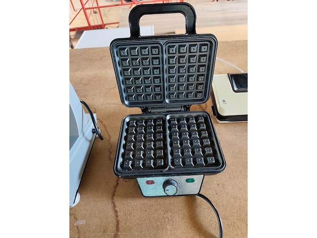 Wafelijzer, kleine vleesmachine , vacuummachine silvercrest (15,16,18) - afbeelding 7 van  8