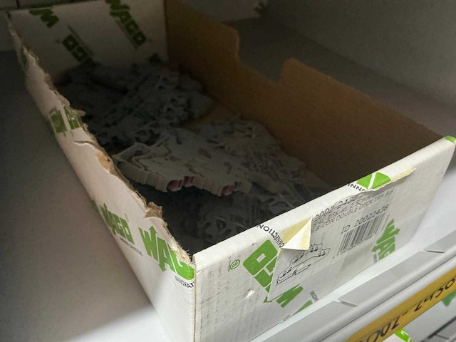 Wago voorraad kabelklemmen in stalen vakkenkast - afbeelding 8 van  46