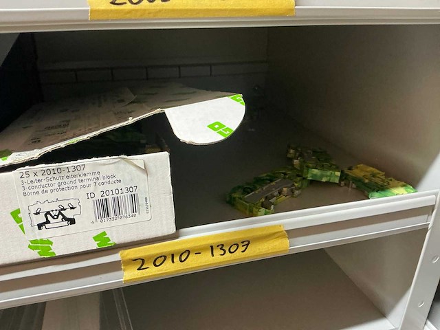 Wago voorraad kabelklemmen in stalen vakkenkast - afbeelding 9 van  46
