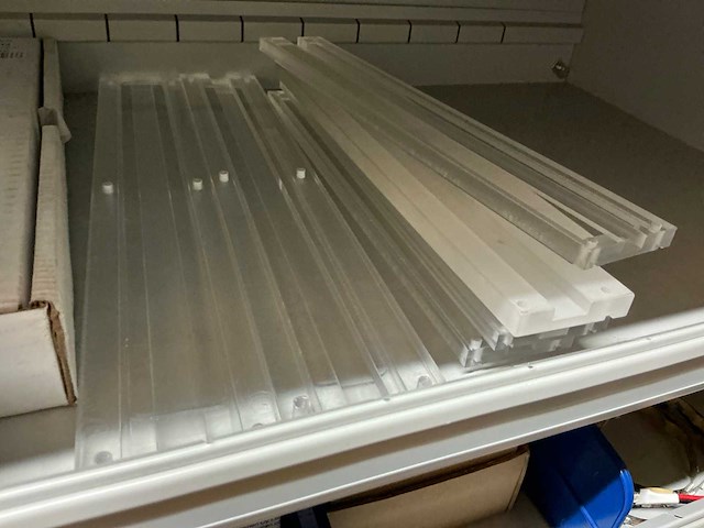 Wago voorraad kabelklemmen in stalen vakkenkast - afbeelding 13 van  46