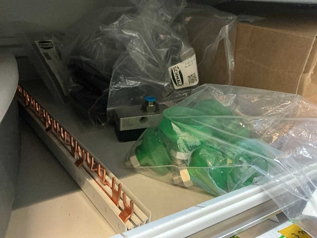 Wago voorraad kabelklemmen in stalen vakkenkast - afbeelding 26 van  46