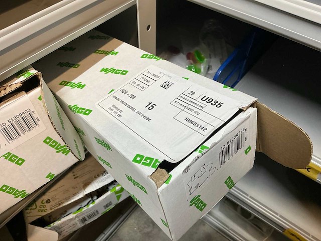 Wago voorraad kabelklemmen in stalen vakkenkast - afbeelding 30 van  46