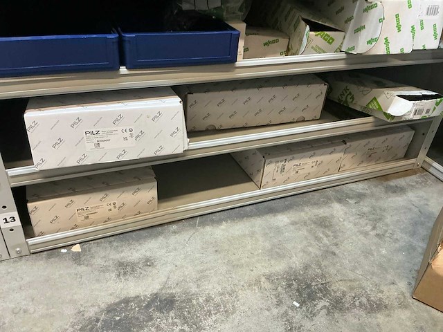 Wago voorraad kabelklemmen in stalen vakkenkast - afbeelding 32 van  46