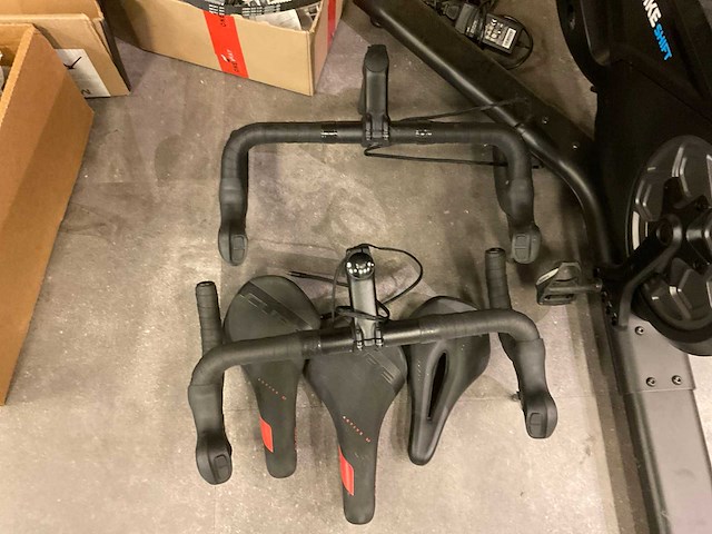 Wahoo kickr bike shift hometrainer - afbeelding 7 van  9