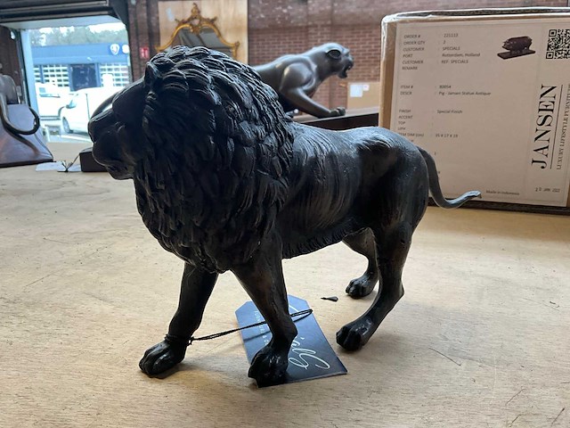 Walking lion decoratief beeld - afbeelding 2 van  2
