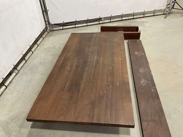 Walnotenhouten tafel - afbeelding 4 van  6