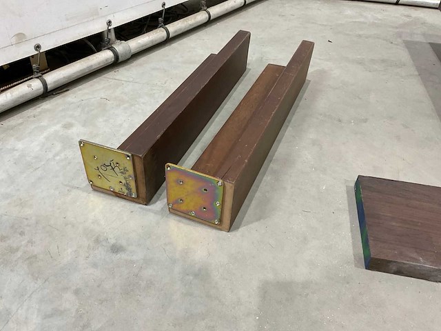 Walnotenhouten tafel - afbeelding 5 van  6