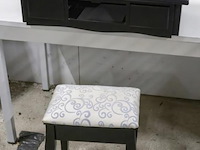 Wan gemonteerde kaptafel met kruk - afbeelding 3 van  4