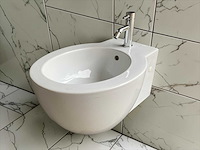 Wand bidet met kraan - afbeelding 1 van  5