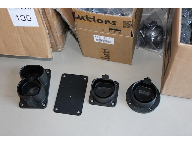 Wandbeugels t.b.v. laadkabel type 1 en 2 in en om 3 dozen. - afbeelding 1 van  2