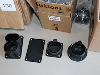 Wandbeugels t.b.v. laadkabel type 1 en 2 in en om 3 dozen. - afbeelding 1 van  2