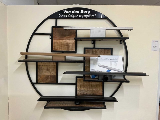 Wandbord met 4 van den berg drains - afbeelding 1 van  5