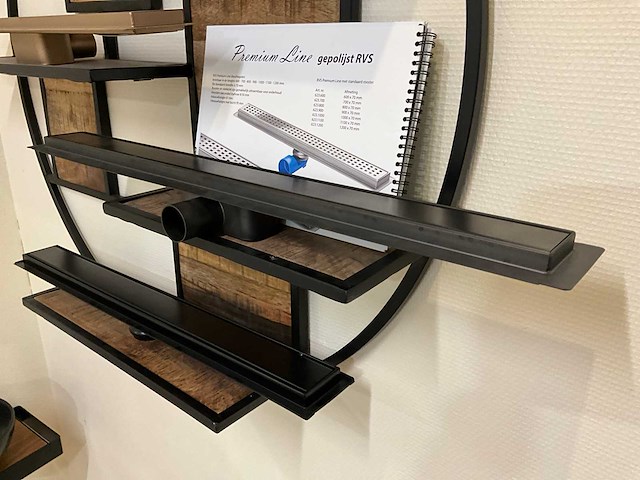 Wandbord met 4 van den berg drains - afbeelding 3 van  5