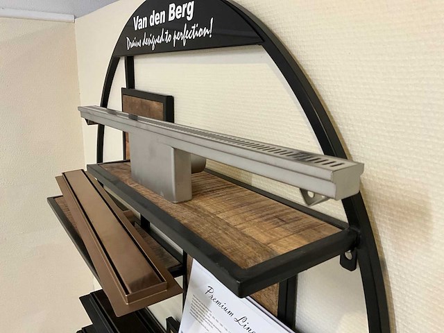 Wandbord met 4 van den berg drains - afbeelding 5 van  5