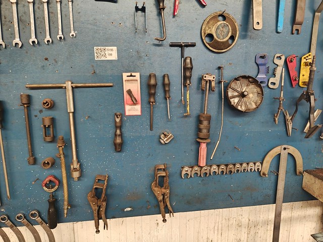 Wandbord met diverse auto gereedschap - afbeelding 2 van  11