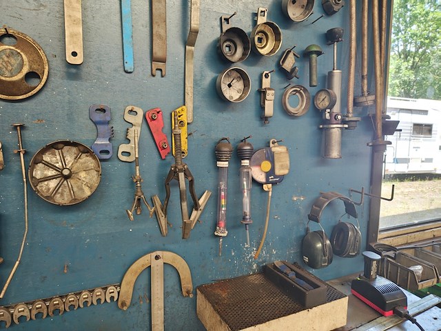 Wandbord met diverse auto gereedschap - afbeelding 3 van  11