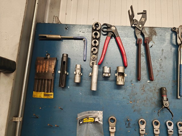 Wandbord met diverse auto gereedschap - afbeelding 4 van  11