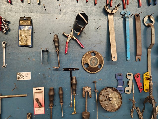 Wandbord met diverse auto gereedschap - afbeelding 9 van  11