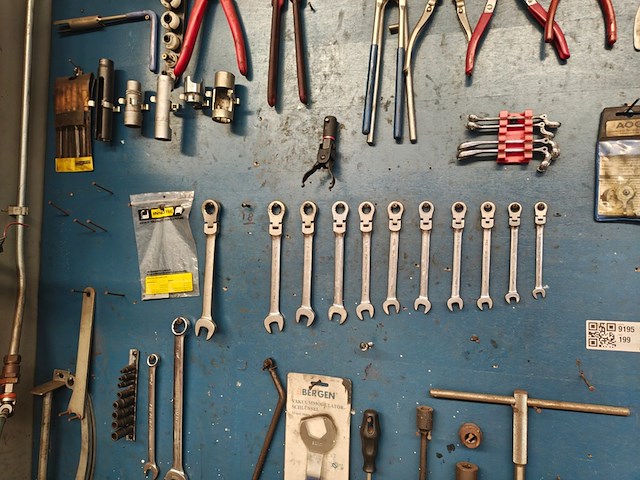 Wandbord met diverse auto gereedschap - afbeelding 10 van  11