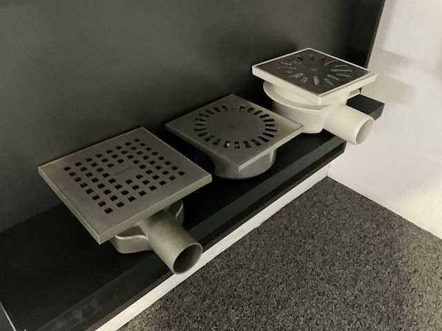 Wandbord met diverse easy drain drains en doucheputten - afbeelding 6 van  6
