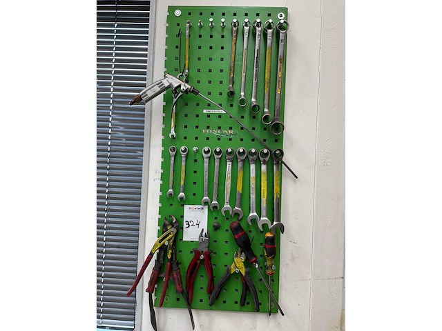 Wandbord met diverse gereedschap - afbeelding 2 van  2